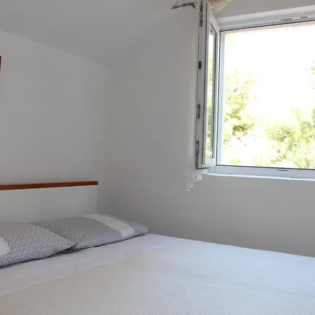 Sveta Nedilja 13176a Apartmán
